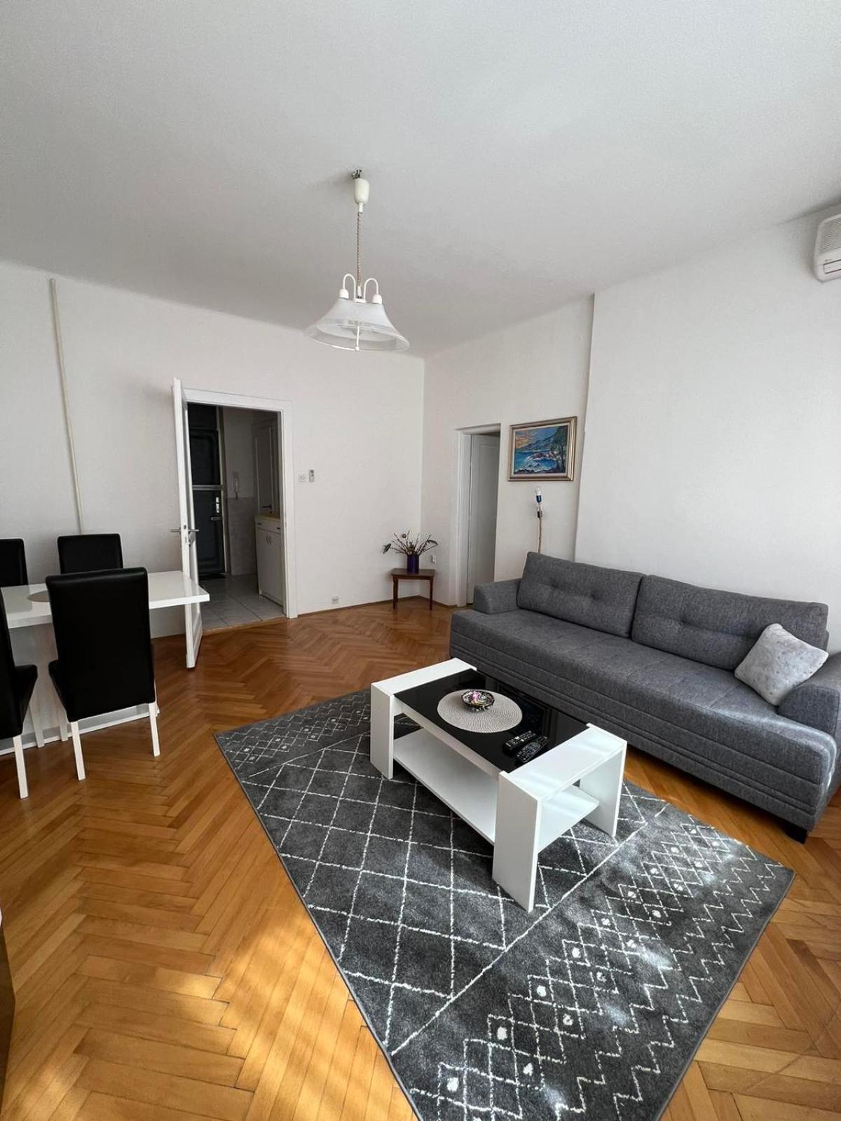 Central Bank Apartment Сараево Екстериор снимка